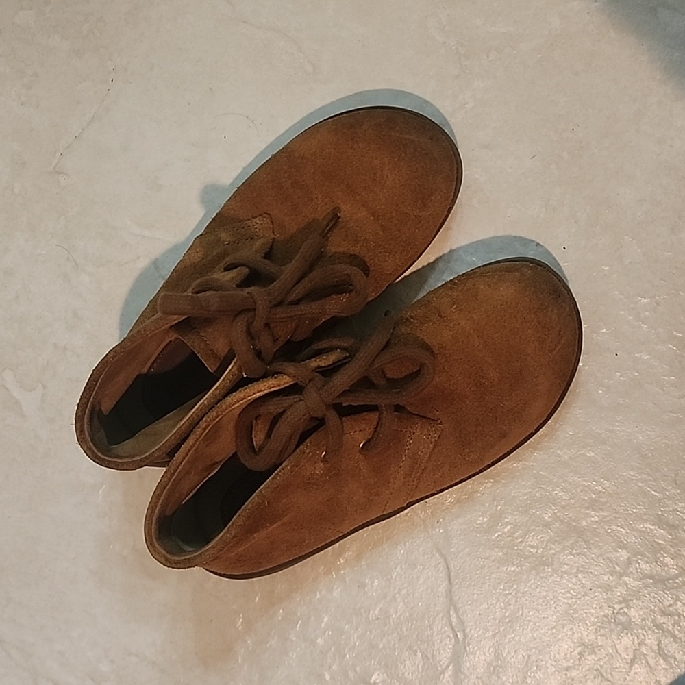 Born boy size 12 suede shoes are in good condition. Can request more pics.